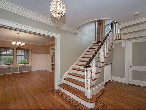 3rd image of 2552 Euclid Heights Blvd