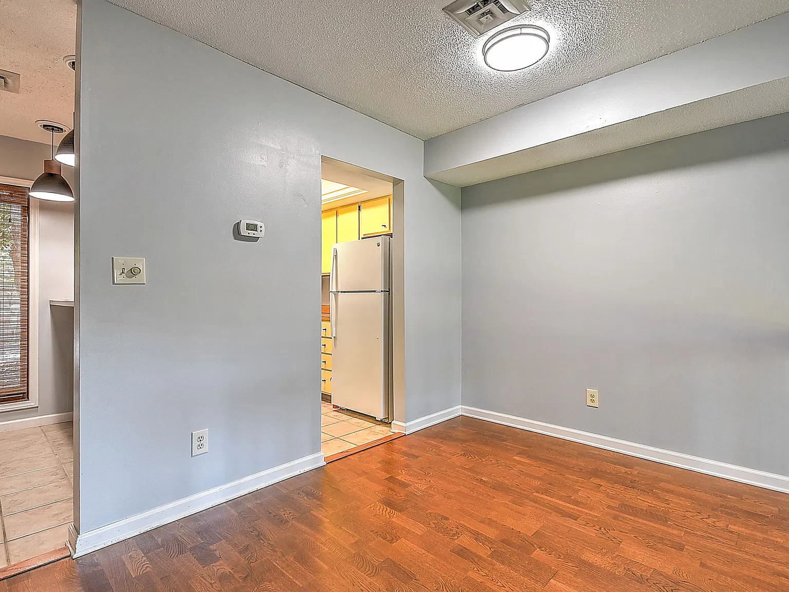 1 bed, 1.5 bath, 741 sqft, $1,250 — Photo 4