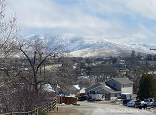 22000 McCarthy Dr, Tehachapi, CA 93561