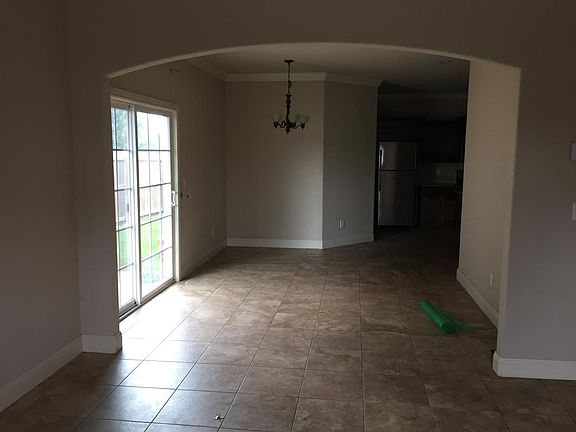 4th image of 547 N Longfellow Ln