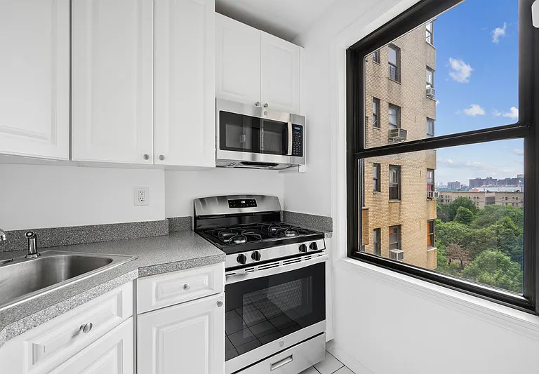 930 Grand Concourse #8F — Photo 8