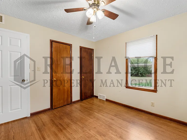 2310 S Vine St — Photo 10