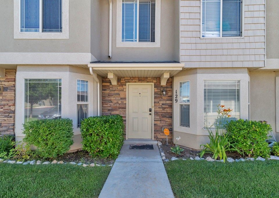1st image of 129 S Tamarak Cir