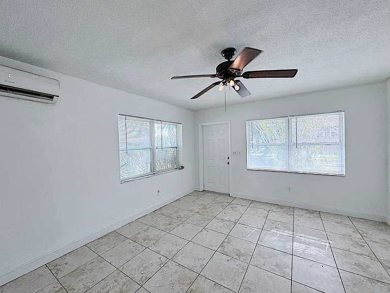 511 SE 2nd Ave #2 — Photo 35