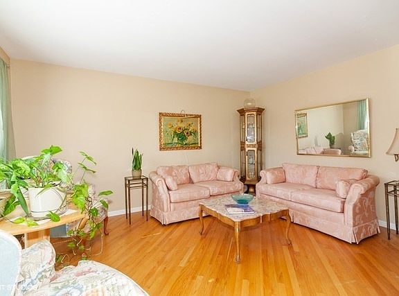4th image of 800 Horseshoe Cir