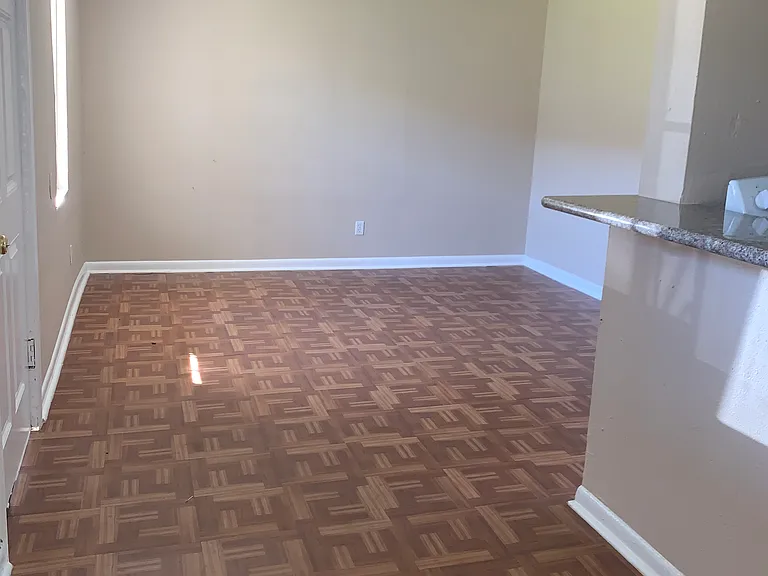 9211 N Green River Dr #7 — Photo 2