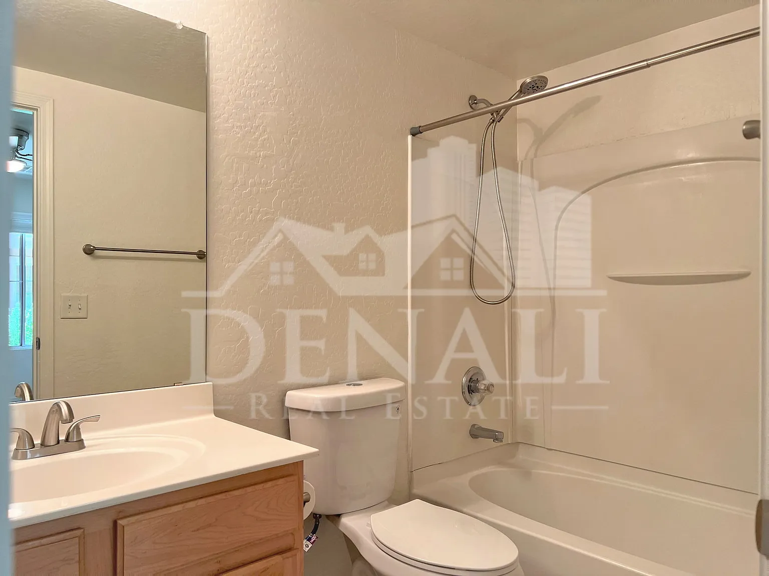 3 bed, 2.0 bath, 1482 sqft, $2,095 — Photo 4