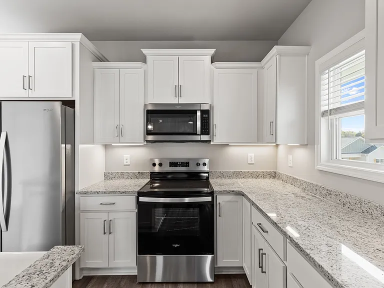 232 Franklin St — Photo 15