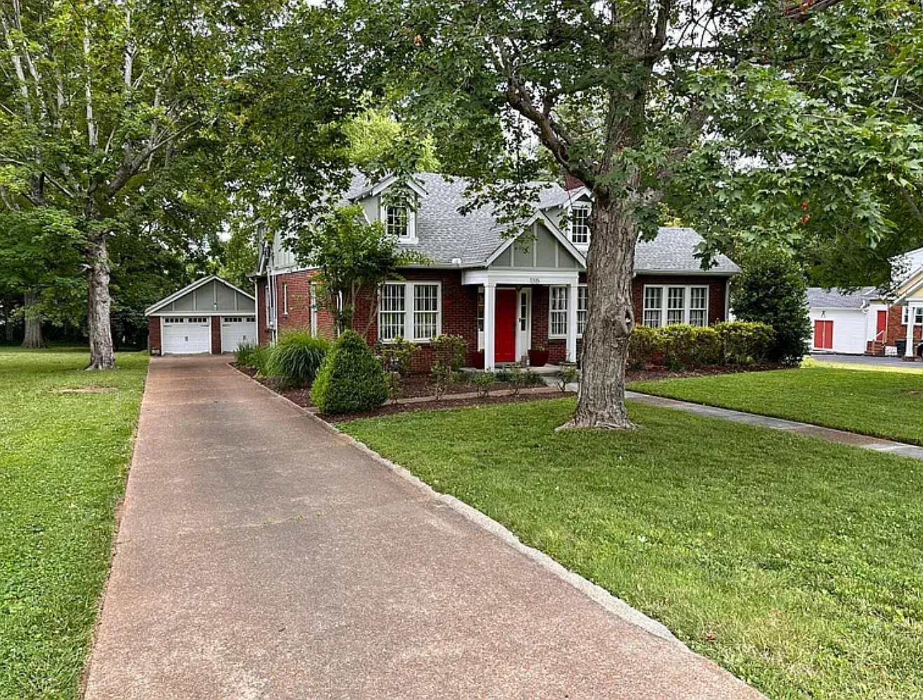 4 bed, 2600 sqft, $3,995 — Photo 3