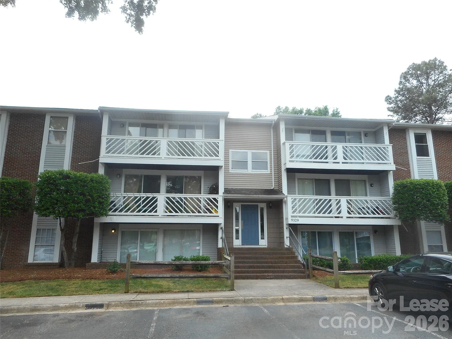 2 bed, 2.0 bath, 843 sqft, $1,295 — Photo 2