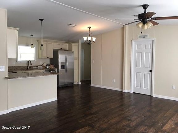 3rd image of 1047 Wren Cir