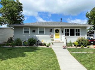 1015 Miller St, Holdrege, NE 68949