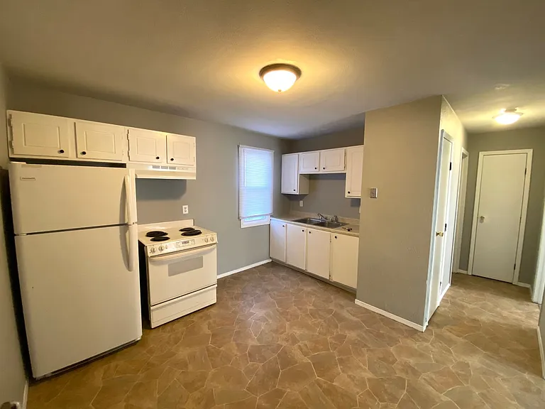 Pekin Place Apartments — Photo 3