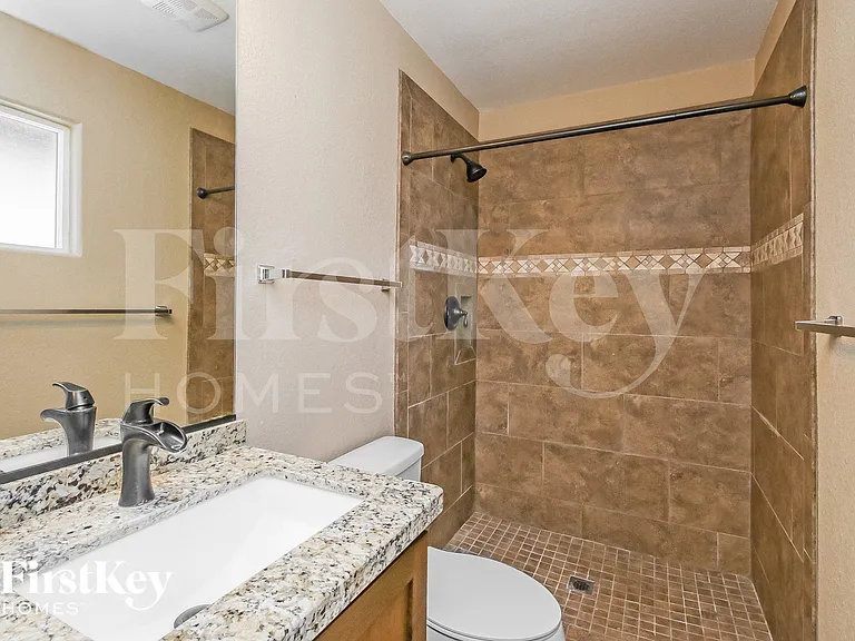 4716 S Kenwood Ln — Photo 11
