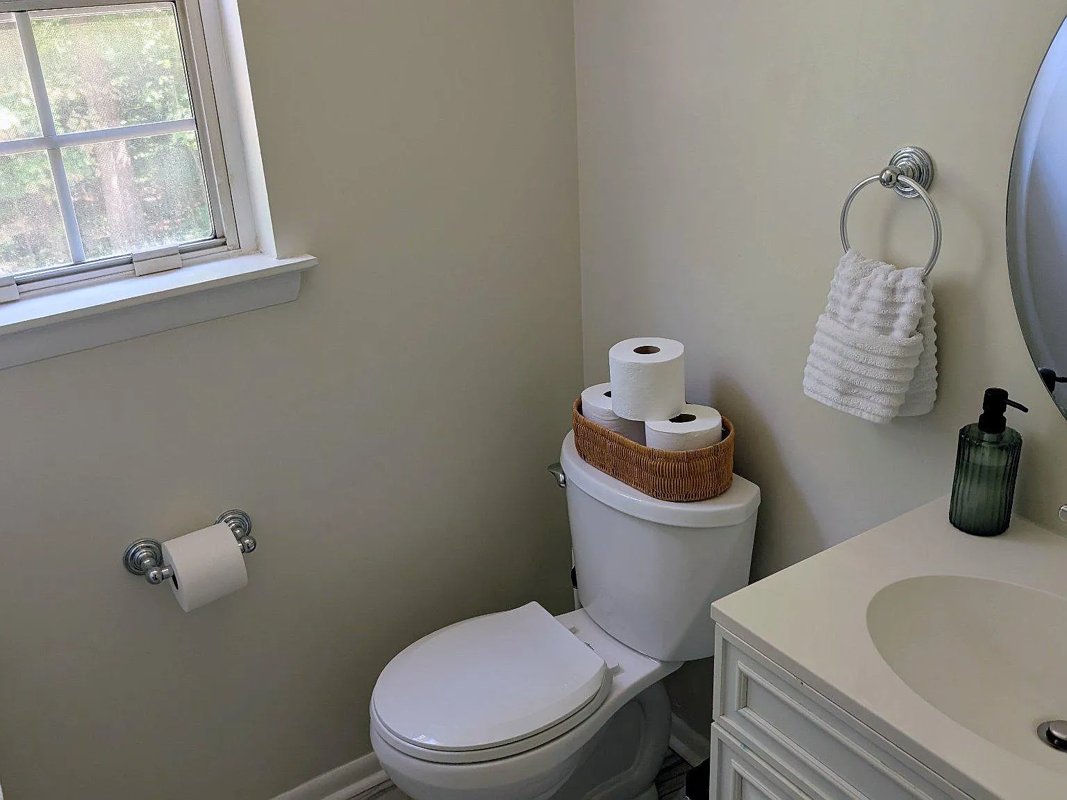 3 bed, 1.5 bath, 1799 sqft, $2,700 — Photo 3