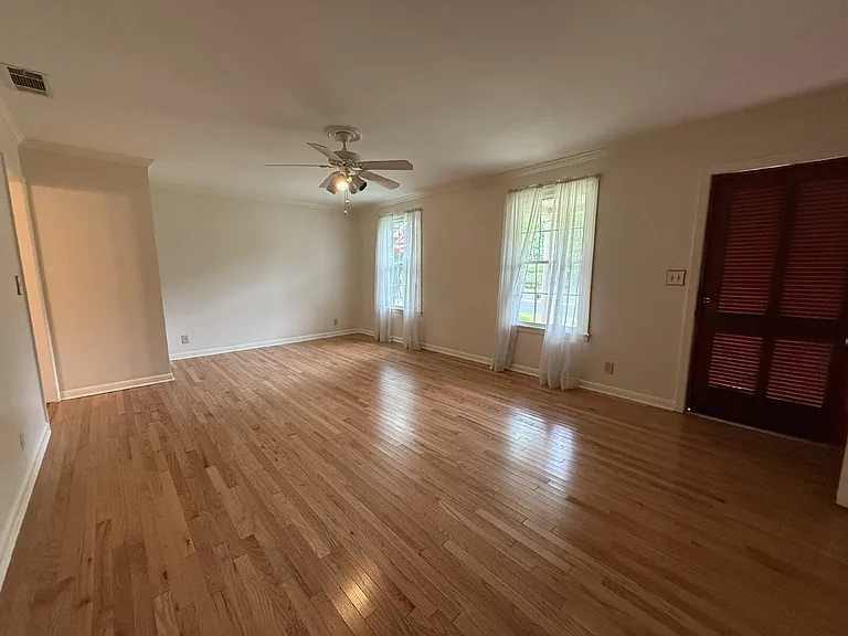 413 Harolds Dr NW — Photo 6