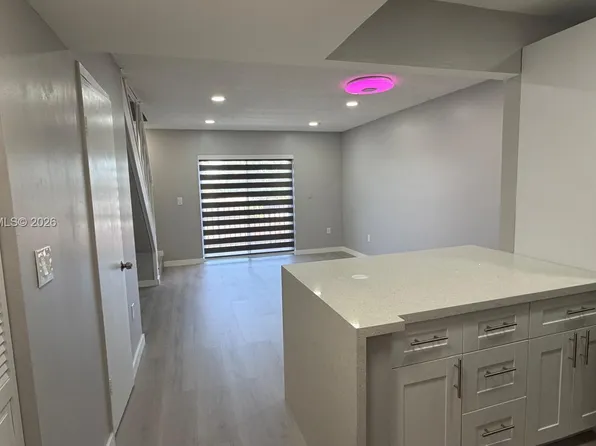 5731 NW 37th St APT 322, Virginia Gardens, FL 33166