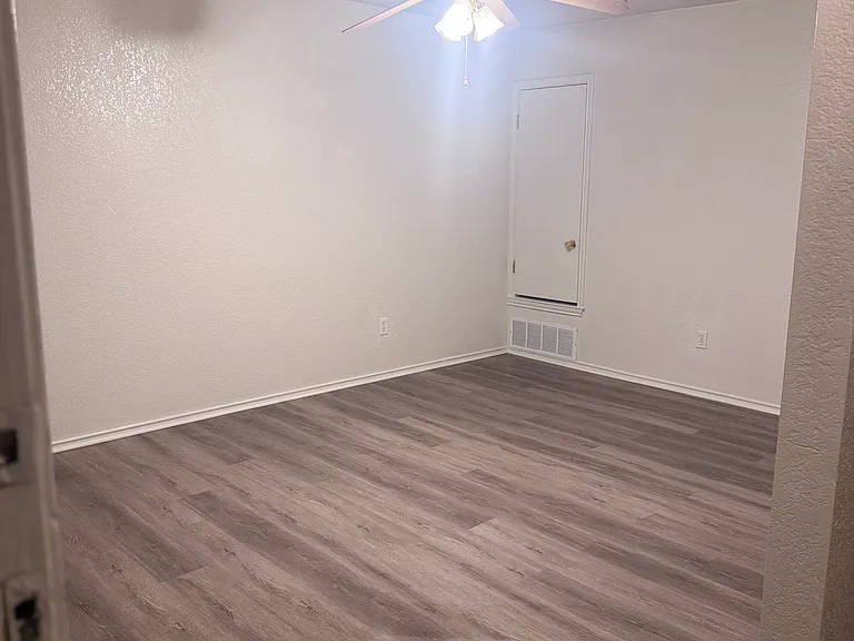 1606 Aztec Trce #B — Photo 5