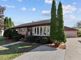 947 Sherry St, Neenah, WI 54956
