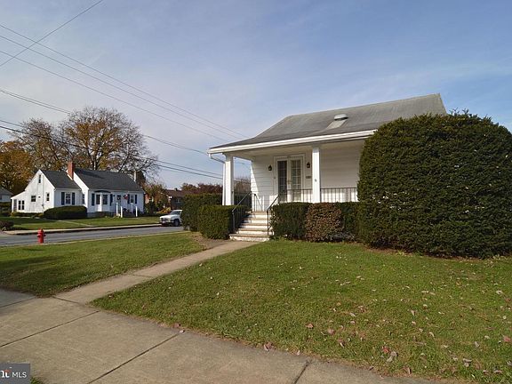 2nd image of 301 E Washington St