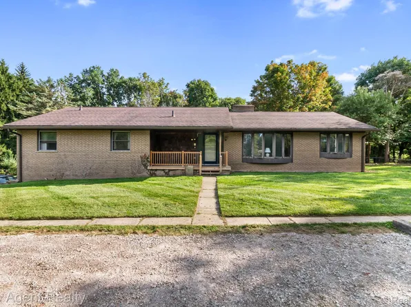 8269 Currie Rd, Northville, MI 48168