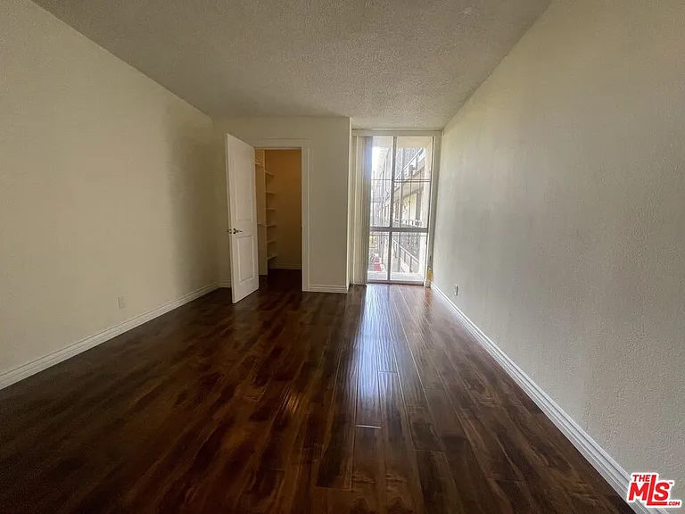 525 S Ardmore Ave #260 — Photo 4