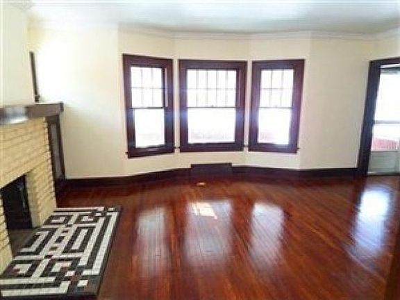 5th image of 1665 Maple Rd