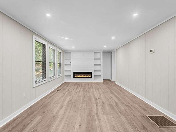 5th image of 3068 Pierce Rd