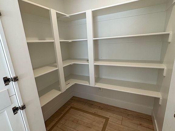 4th image of 431 Huckleberry Ln