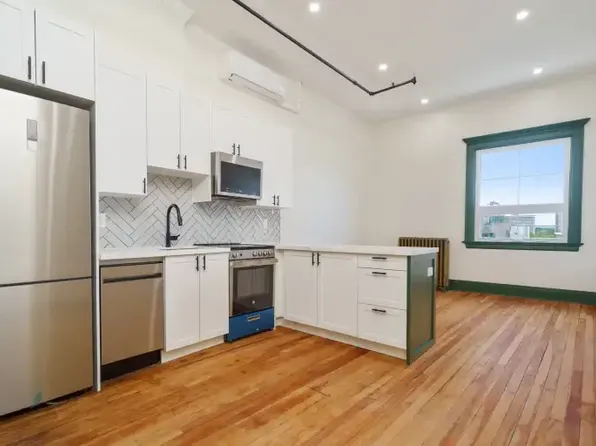 72 James St N #1B, Hamilton, ON L8R 2K5