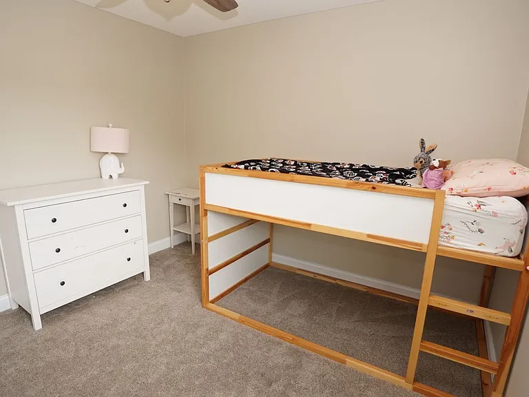 112 S Sea St — Photo 35