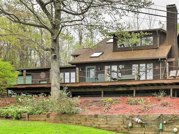 11630 Tompkins Point Rd, Wolcott, NY 14590