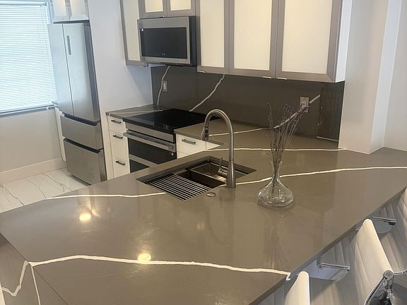 3rd image of 105 Paradise Harbour Boulevard #108