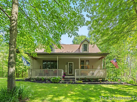 3rd image of 10155 Rogue Pond Dr NE