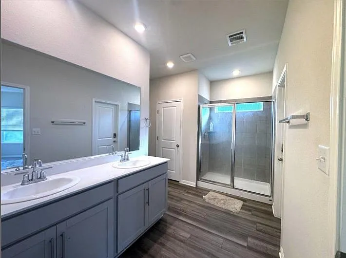 929 Main St — Photo 3