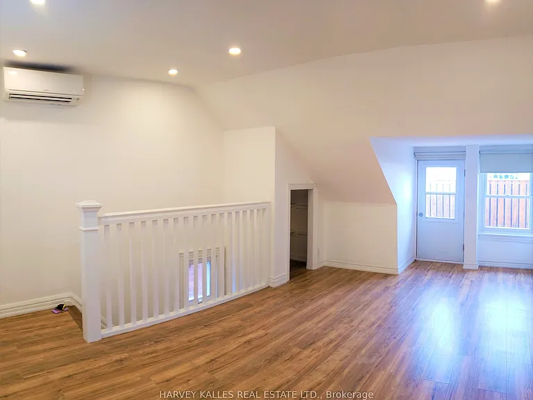541 Palmerston Blvd #2 — Photo 5