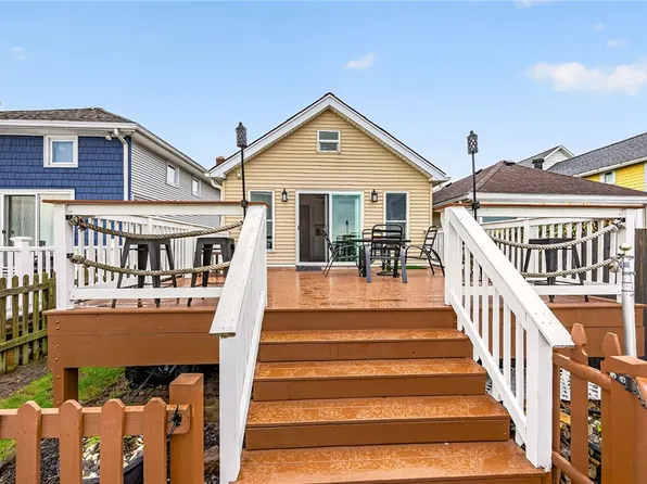 1432 Edgemere Dr, Rochester, NY 14612