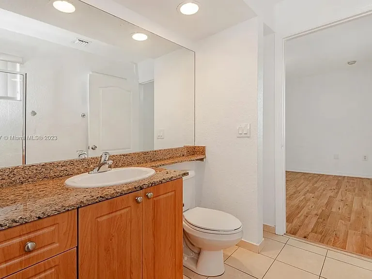 207 NE 4th Ct — Photo 14