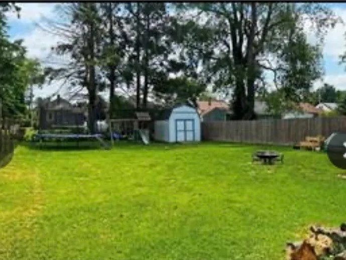 4 bed, 2.0 bath, 1670 sqft, $2,300 — Photo 3