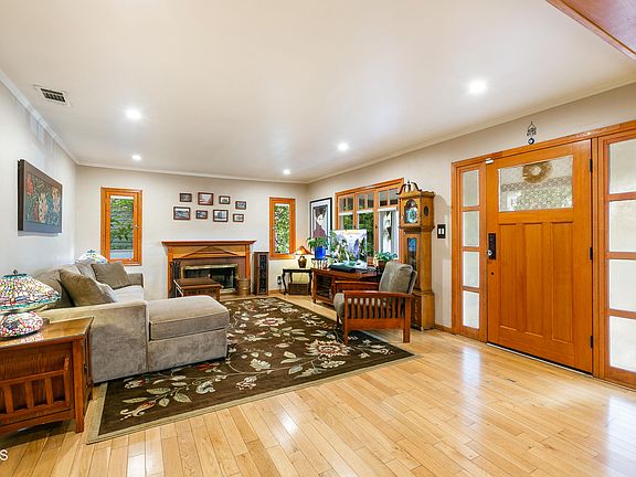 3rd image of 1320 N Mentor Ave