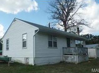 2775 English Rd, Pacific, MO 63069