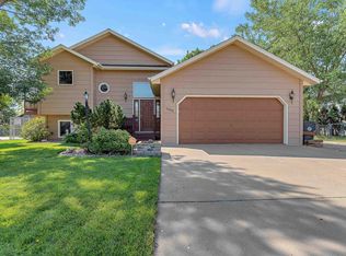 1333 Summerfield Dr, Rapid City, SD 57703