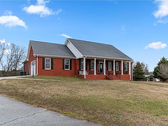 3rd image of 2984 Berry Rd