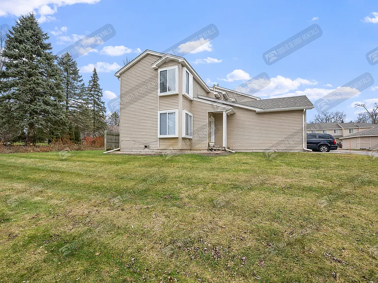 2245 S Commerce Rd — Photo 4