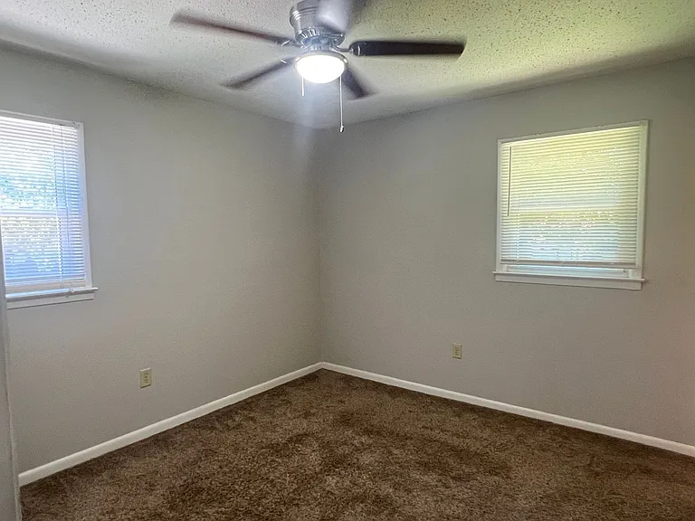 211 Laverne Dr — Photo 13