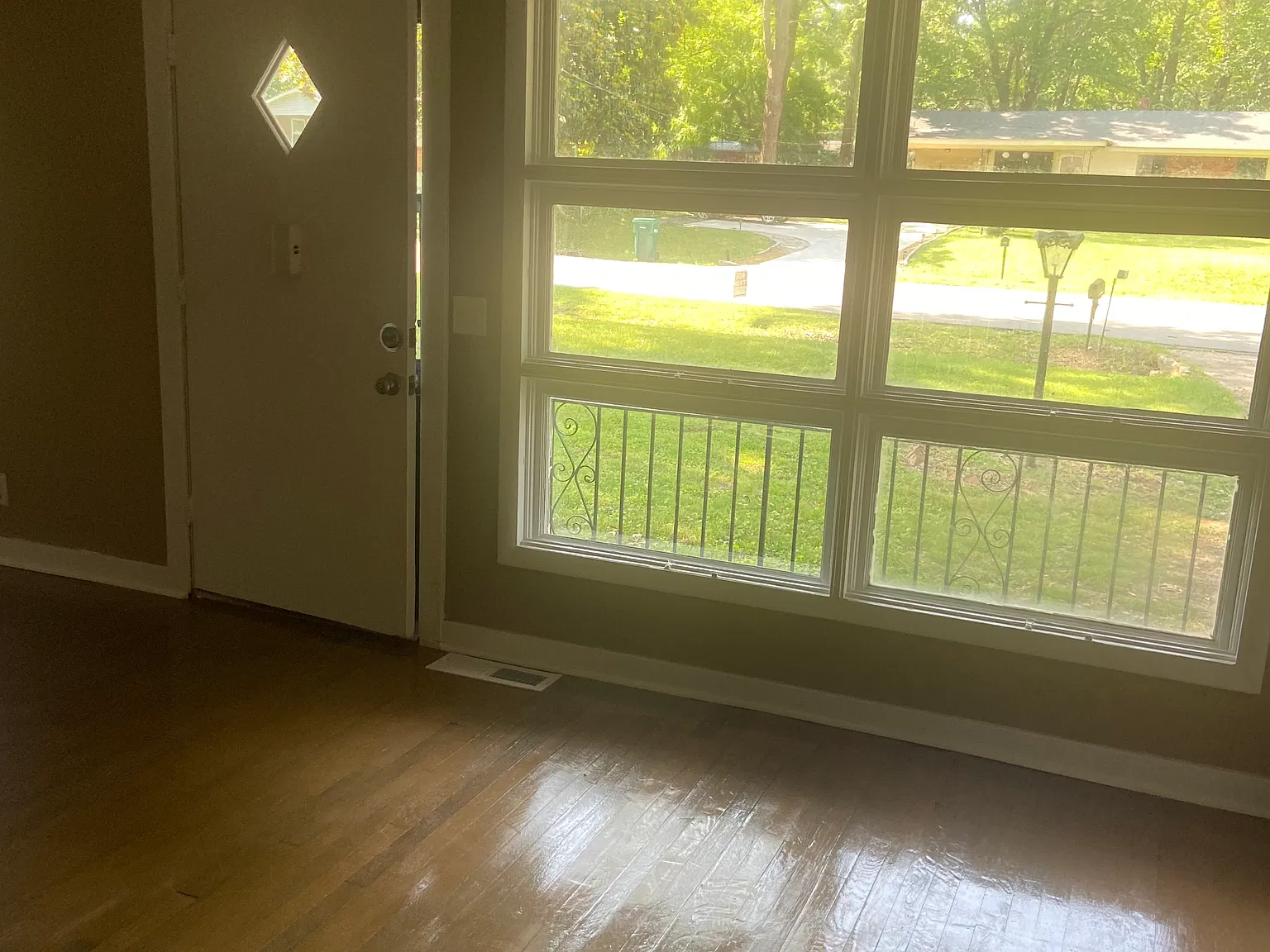 2 bed, 1000 sqft, $1,300 — Photo 3