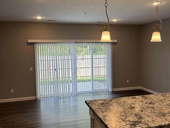 3rd image of 6886 Solid Rock Dr