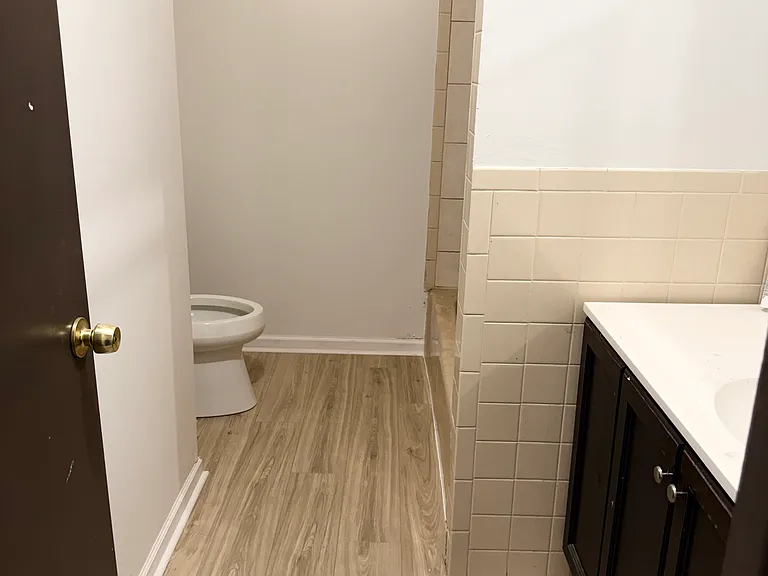 Cedar Ave — Photo 18