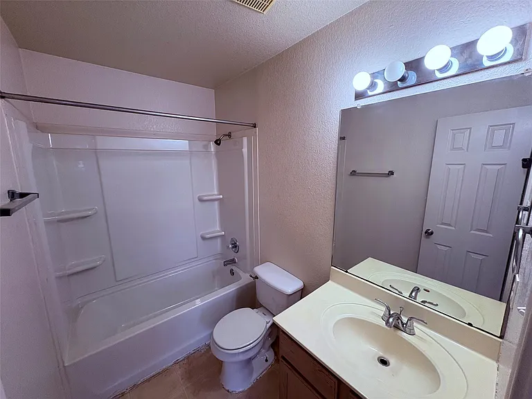 111 Cedargrove — Photo 14