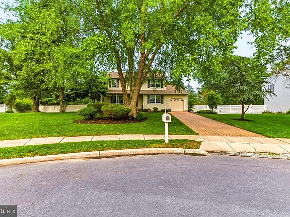 4th image of 26 Curriden Ave